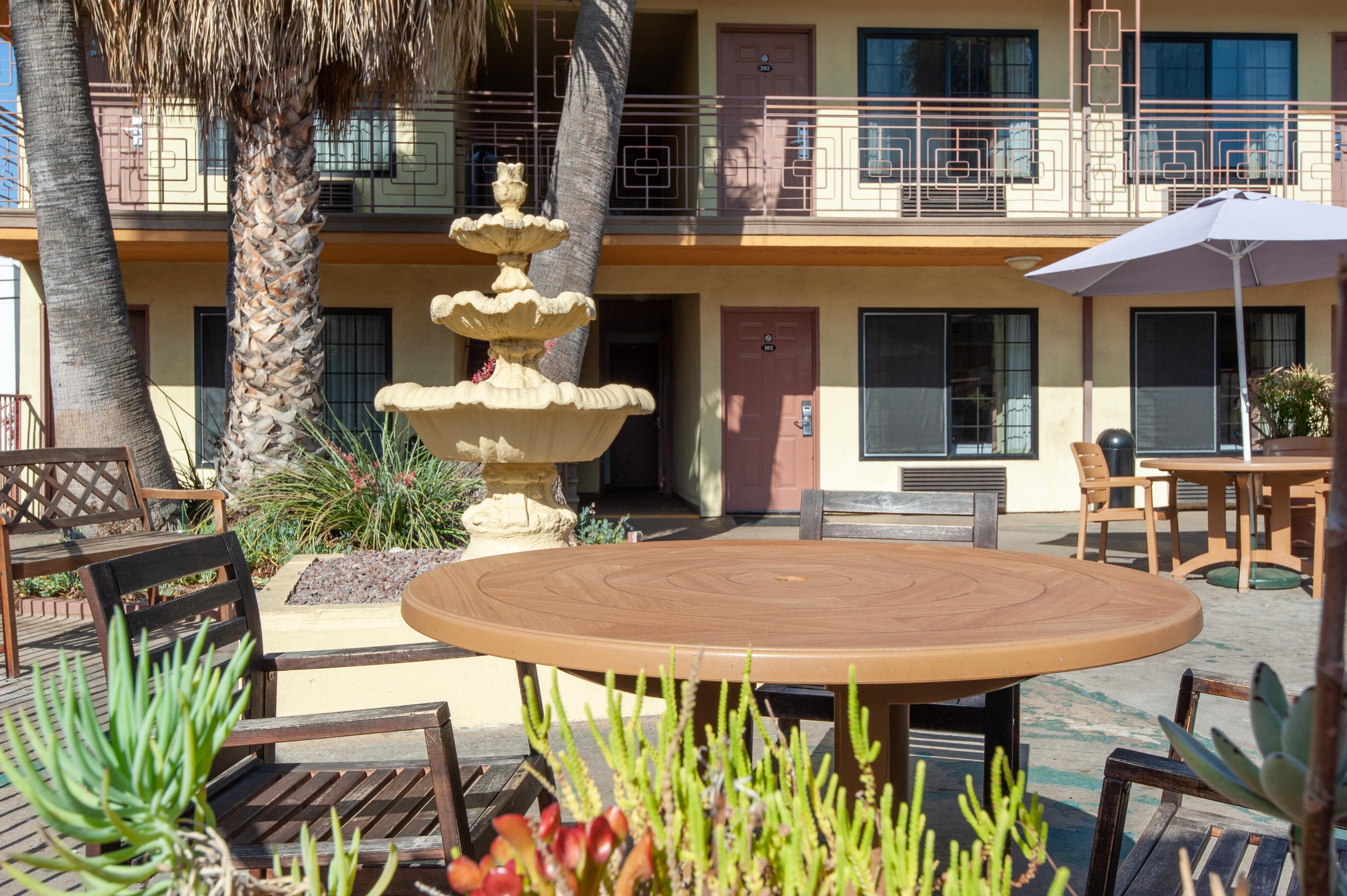 Studio City Court Yard Hotel Exterior foto