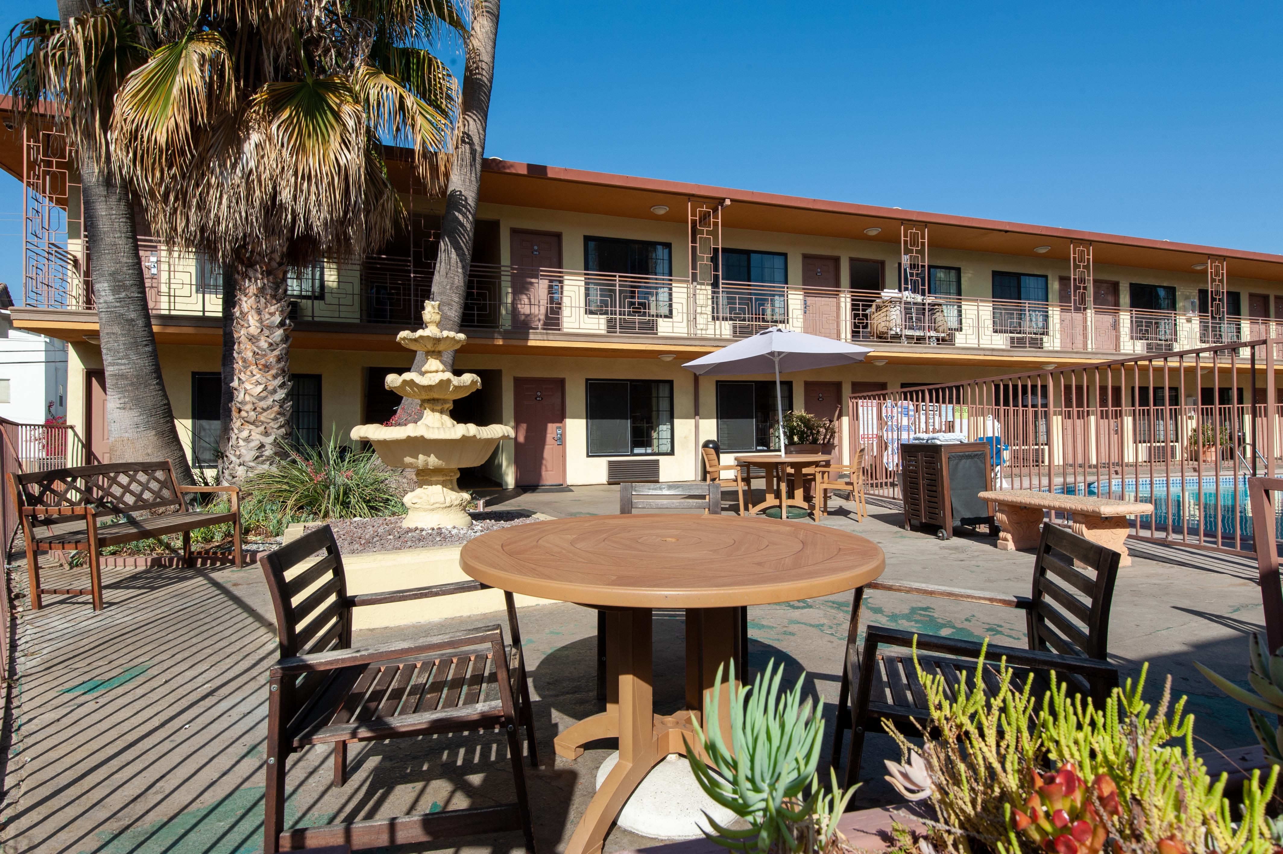 Studio City Court Yard Hotel Exterior foto