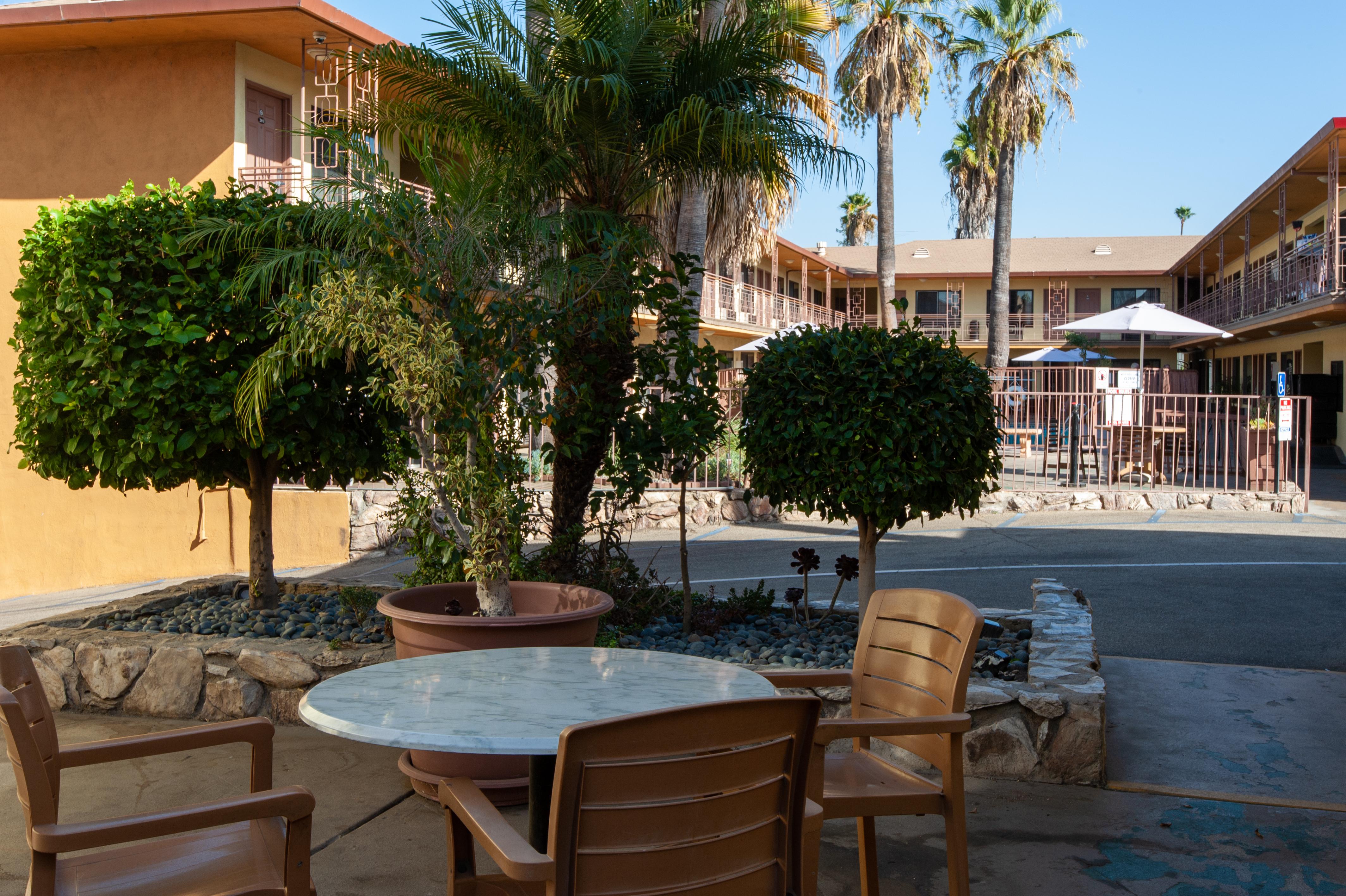 Studio City Court Yard Hotel Exterior foto
